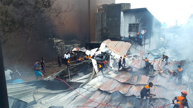 Fire destroys plastic goods shop on Matara–Galle main road