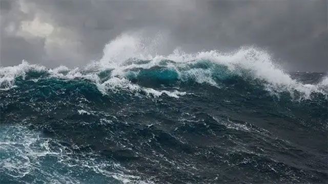 Met Department warns of very rough seas and 3-metre waves around the island