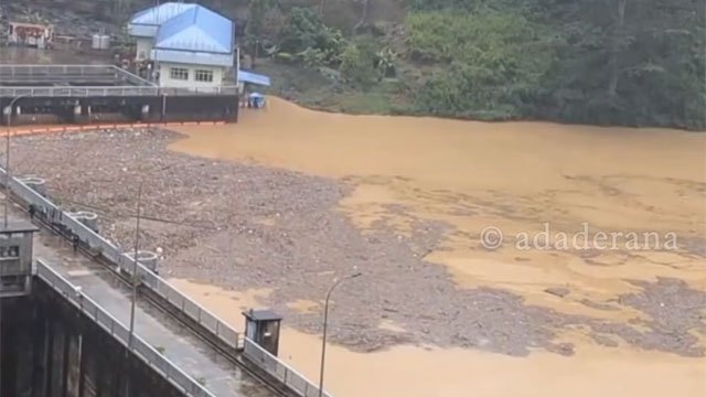 Kotmale Reservoir spill gates opened as 500 families are displaced at Gampola