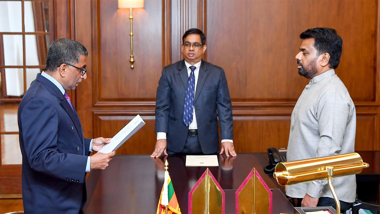 Dr. Harsha Suranga Fernando sworn in as Central Province Governor