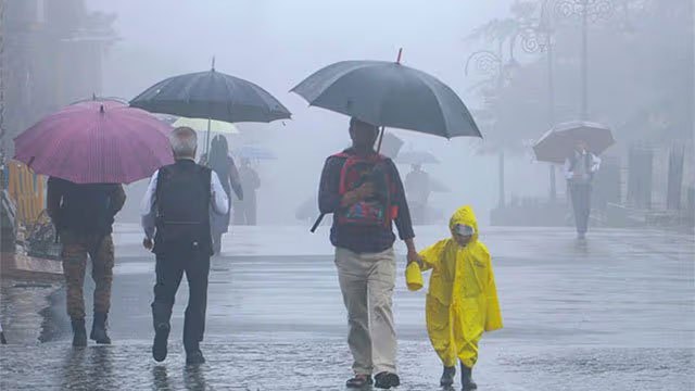 Heavy-rain threshold holds at 75 mm for a second day over the same hill-country belt