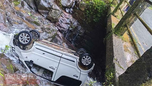 Five escape unhurt as car carrying Sri Pada pilgrims falls into Mohini Falls canal