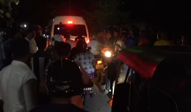 Three-wheeler driver killed at Aluthgama crossing, residents block coastal line