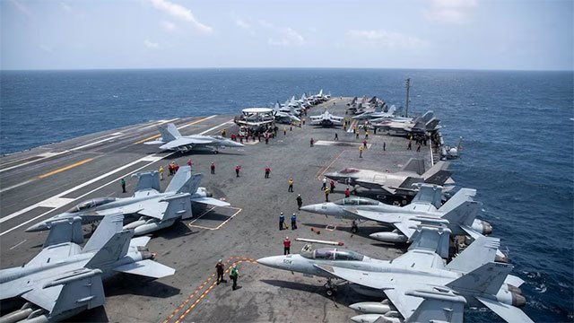Iran condemns coming US sanctions and warns neighbours against joining