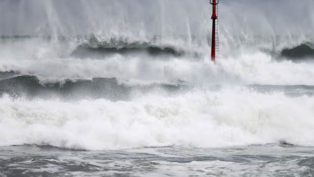 Amber advisory warns of 3-metre waves from Puttalam to Pottuvil until Monday afternoon