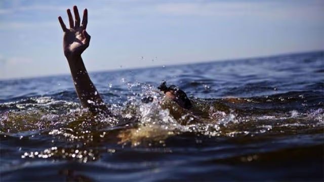 Woman and three children missing after drowning off Epamulla beach in Pamunugama
