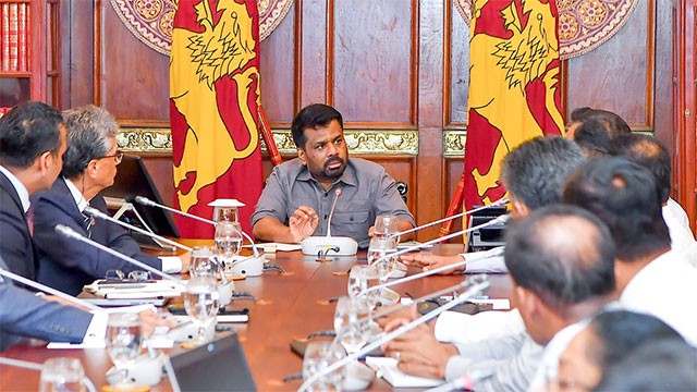 President tells mineral sector meeting licensing delays are driving investors away