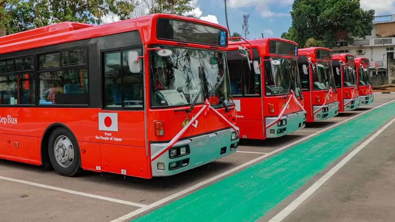 Japan hands over seven low-floor buses for the Metro Bus fleet