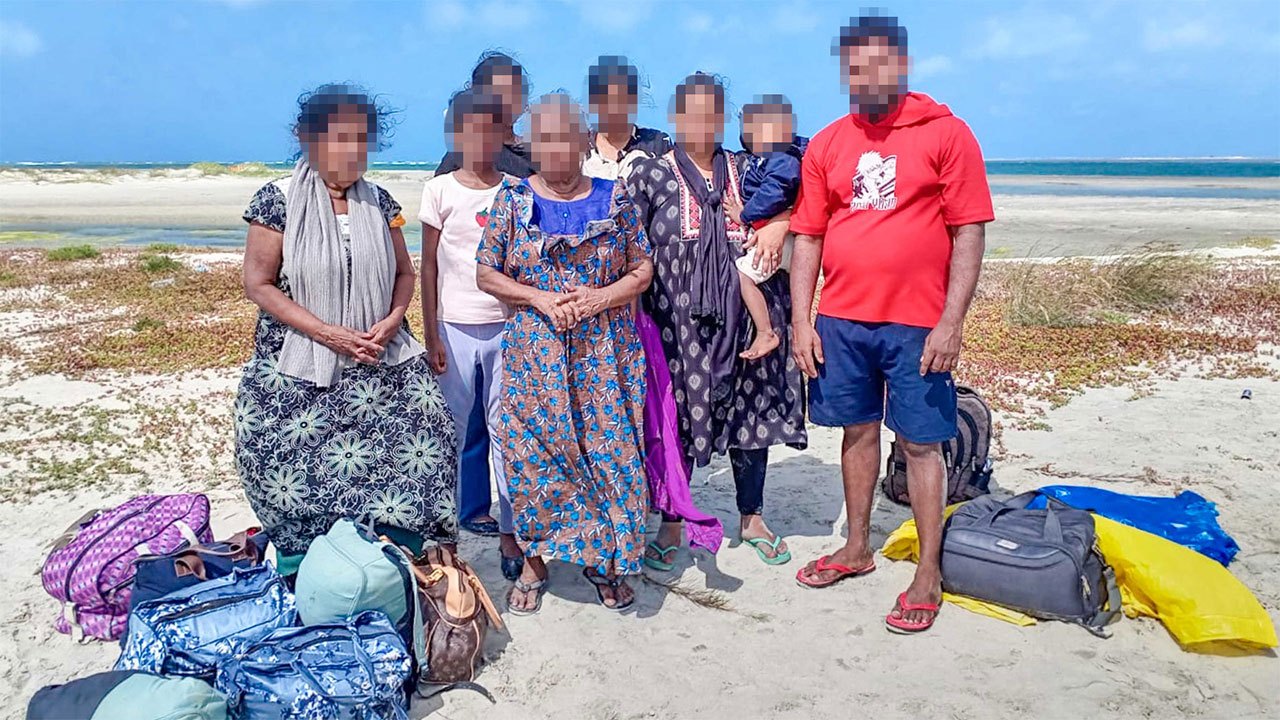 Navy rescues 11 stranded on sandbanks off Talaimannar