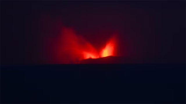 Anak Krakatau eruption grounds 209 flights at Jakarta airport