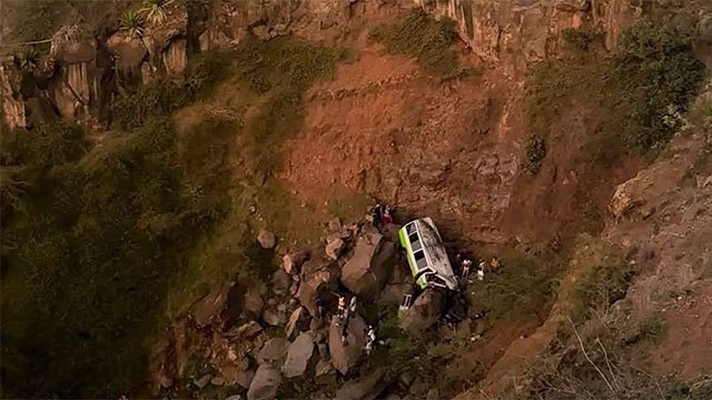 At least 25 killed, most of them schoolchildren, in Cape Verde bus crash
