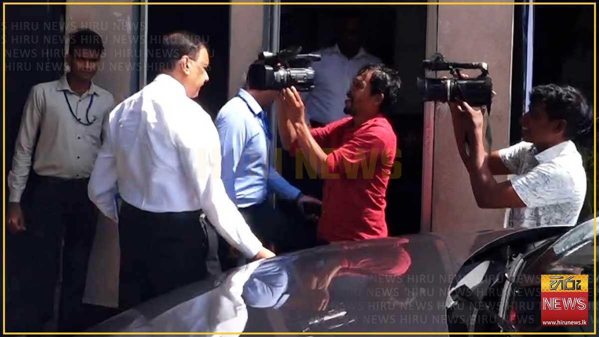 Former Air Force commander Roshan Goonetileke gives statement to FCID over MiG deal