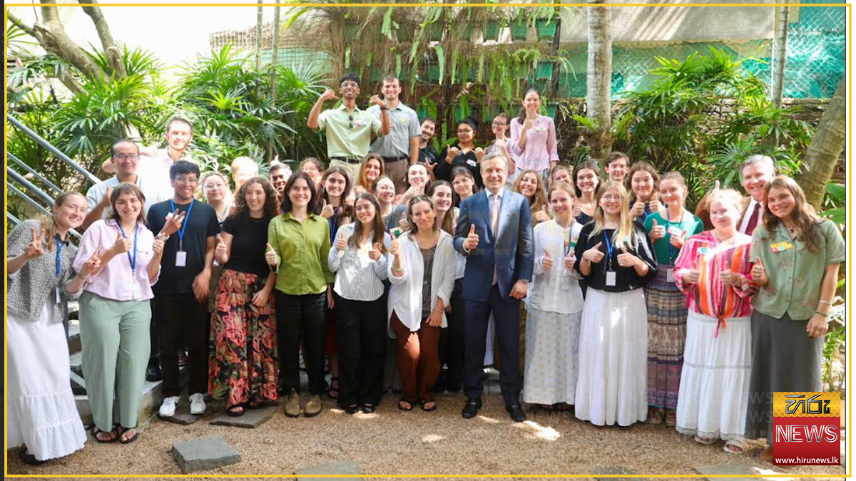 Thirty-four US Peace Corps trainees arrive for service in Northern and North Central provinces