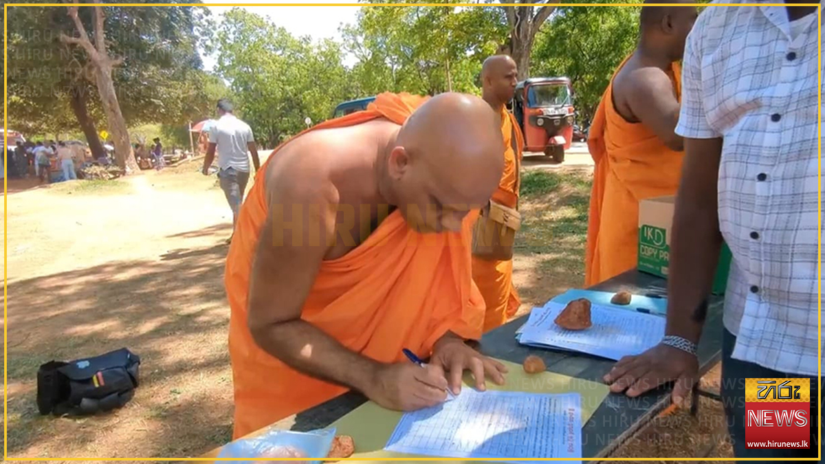 Mihintale chief monk asks President to pardon Gnanasara Thera, launches signature drive