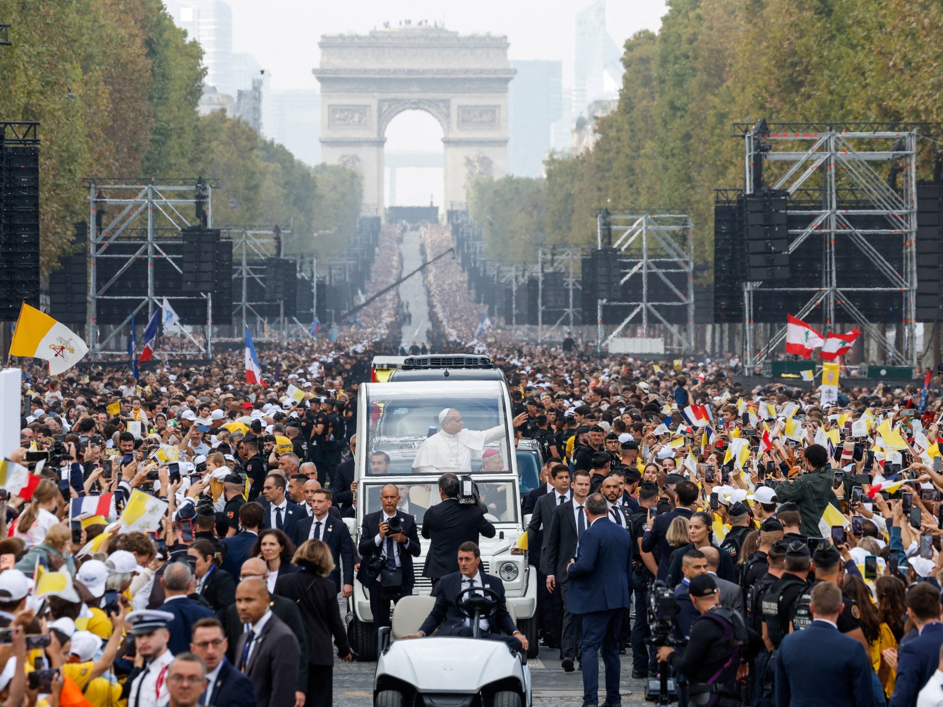 Pope Leo draws 800,000 to Paris Mass, the largest event of his France tour