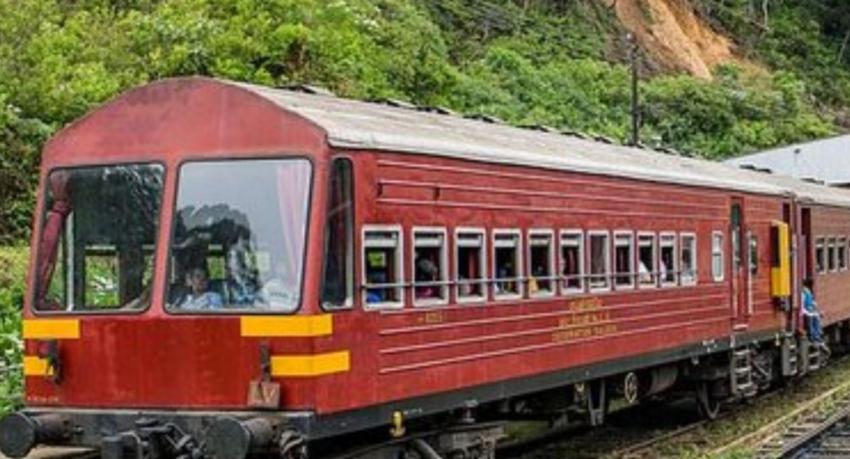 Rockfall derails Peradeniya–Colombo express, suspending upcountry train services