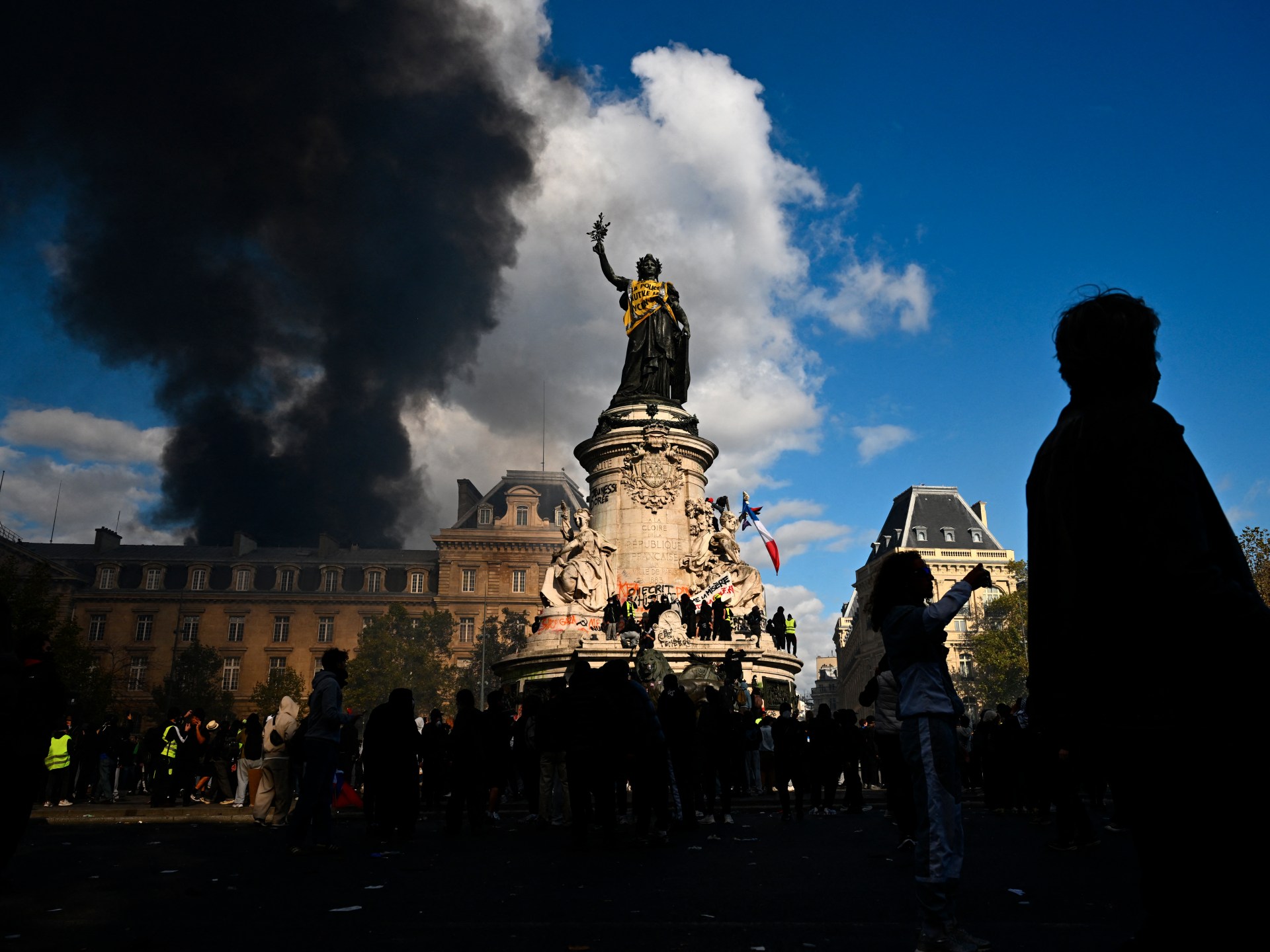 At least 400 arrested as 550,000 protest across France