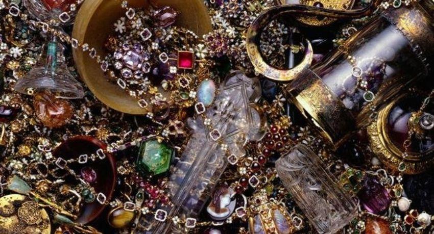 Sri Lankan sapphires and rubies go on permanent display in London's Cheapside Hoard