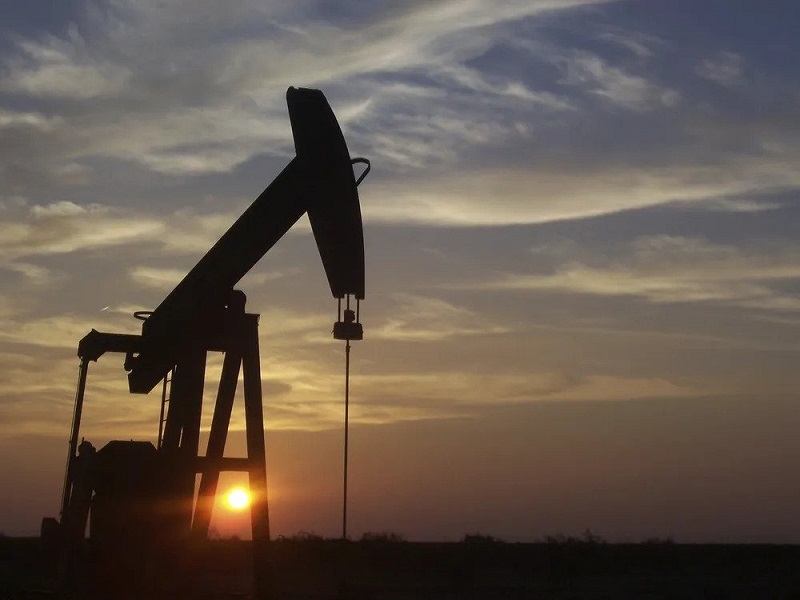 Central Bank Governor says $100 oil is manageable, but a prolonged spike would push inflation higher
