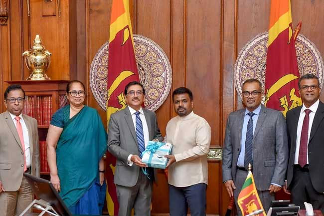 Central Bank Presents Annual Economic Review 2025 to President