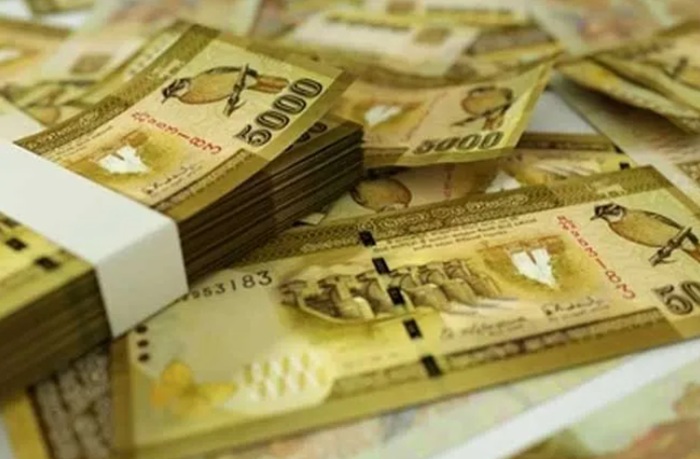 Suspect snatches Rs.35 million cash bags outside state bank in Horana