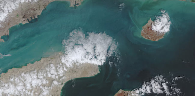 Iran Vows Retaliation for Ship Seizure as Ceasefire Heads Toward Collapse