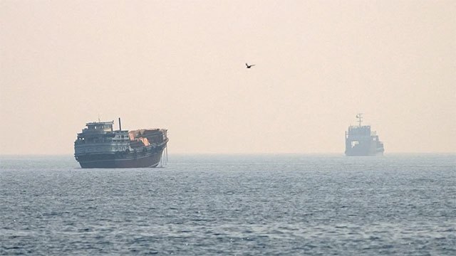 Iran shuts Strait of Hormuz again as US launches fresh strikes