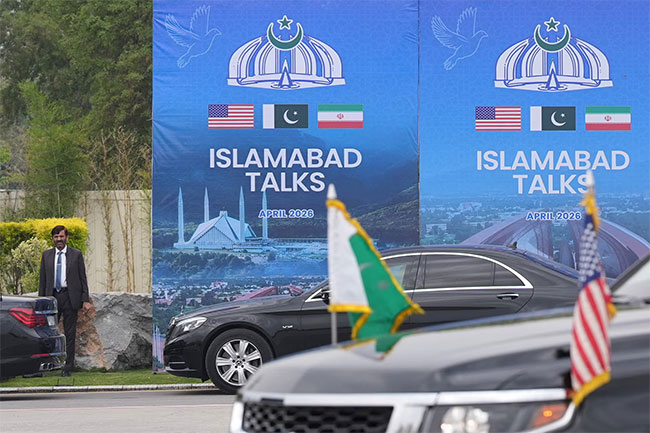 Iran Team to Travel to Pakistan Tuesday for US Talks; Islamabad Declaration Floated