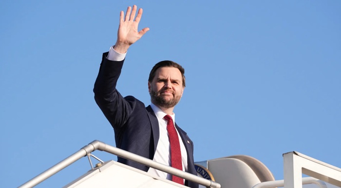 Iran 'Positively Reviewing' Talks as Vance Set to Depart for Islamabad Tuesday