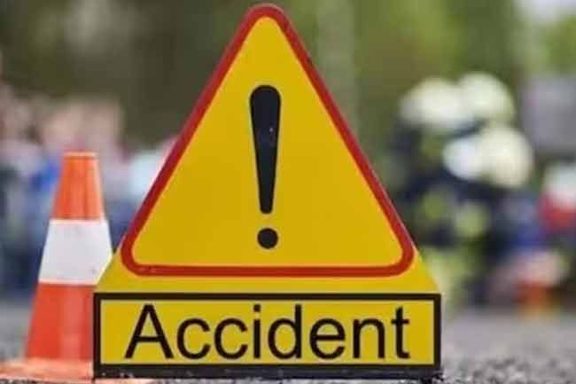19 apparel workers injured as bus overturns into paddy field in Kahathuduwa