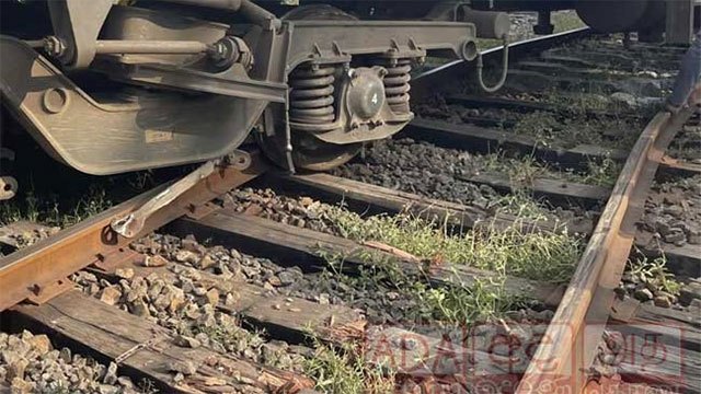 Train derails near Rambukkana, Railway Department says services unaffected