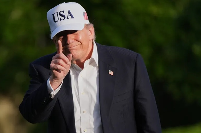 US House passes resolution 215-208 to restrict Trump's Iran war powers